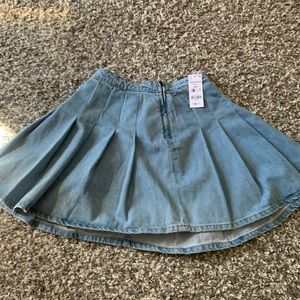 Selling brand new pleaded skirt, size small